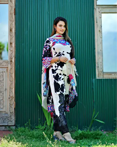 Ayesha Kapoor